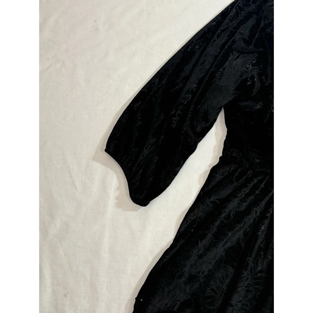 Torrid Blouse Womens Sz 2 Black Velvet Peplum Boho Sweetheart Smocked 18-20 NWT - Picture 6 of 6